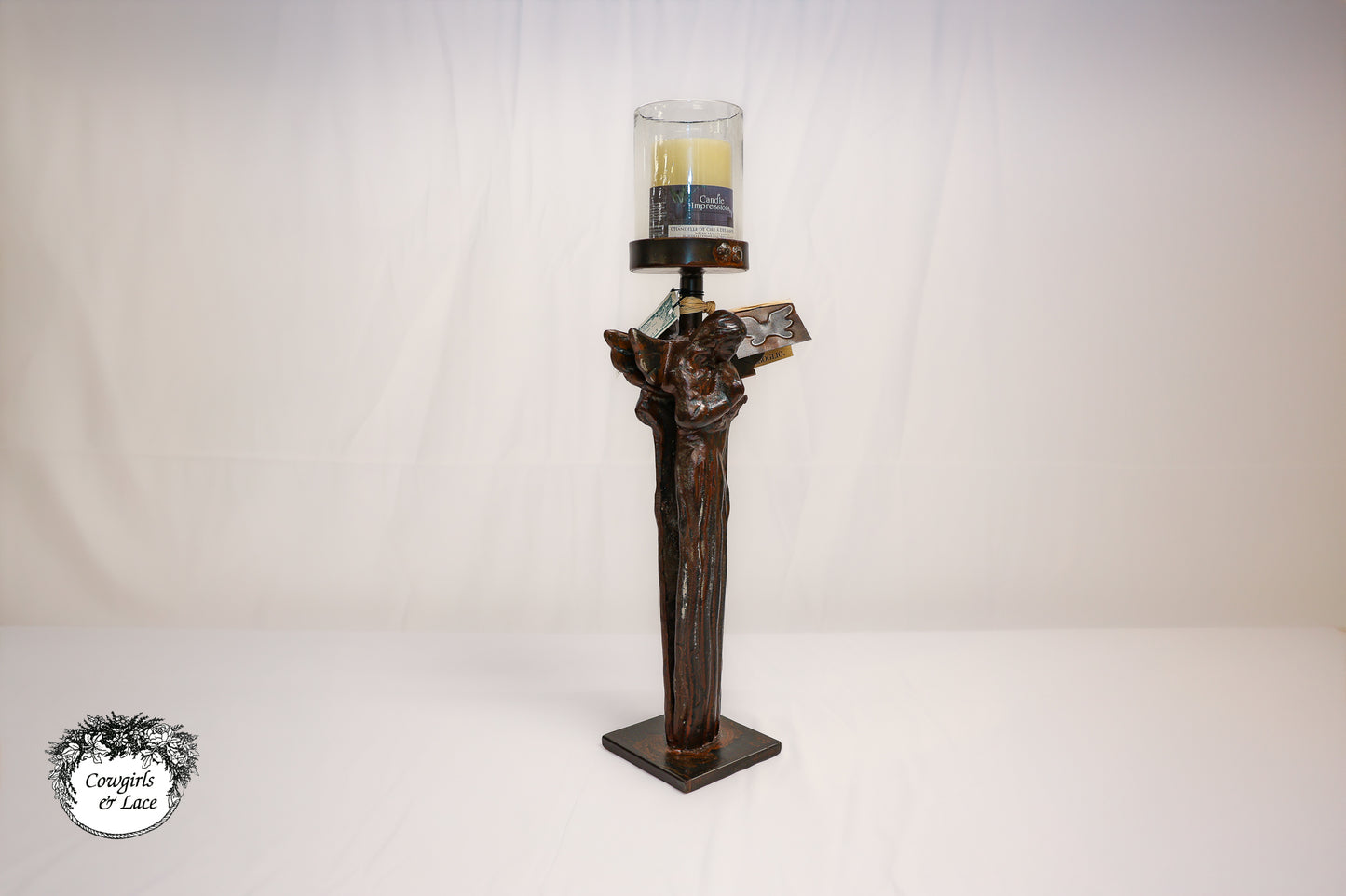 Ángel de Rodilla Vessel by Jan Barboglio